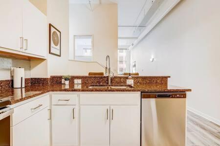 Cozysuites - 2Br With Direct Skybridge Access #1 Indianapolis Buitenkant foto