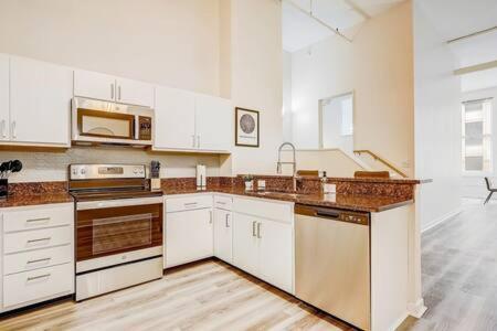 Cozysuites - 2Br With Direct Skybridge Access #1 Indianapolis Buitenkant foto