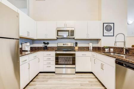 Cozysuites - 2Br With Direct Skybridge Access #1 Indianapolis Buitenkant foto